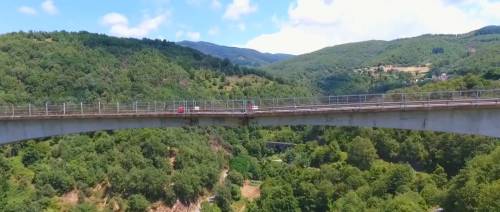 Dopo il cavalcavia di Lecco, il web lancia l'allarme sul ponte di Celico