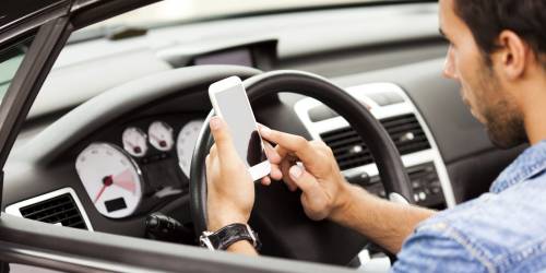 "Il telefonino al volante? È come guidare da ubriachi"
