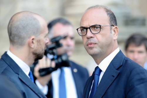 Al comizio di Alfano a loro insaputa: "Ci hanno preso dal centro anziani"