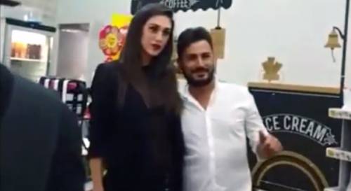 Cecilia Rodriguez si scatta una foto con un ricercato internazionale