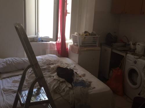 Dieci metri quadri alla madre sfrattata per far posto ai profughi