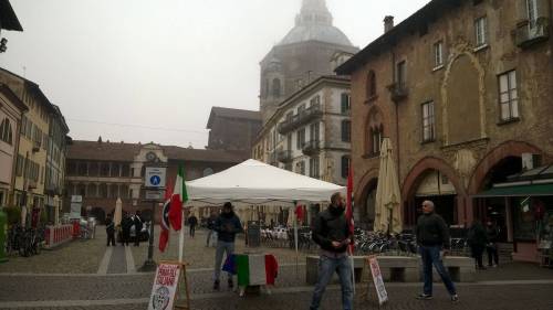 Il fanatismo che nega tutti i totalitarismi
