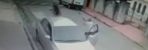 Tentano di rapinare autista, ma è un poliziotto: uccisi a copi d pistola