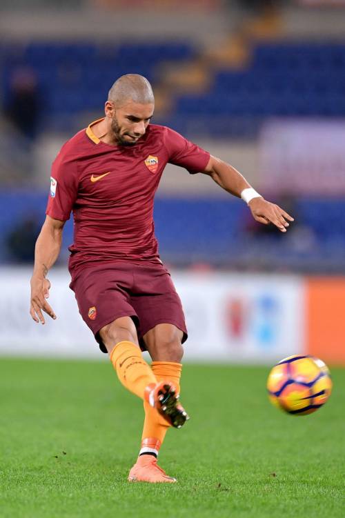Roma, paura per Bruno Peres: esce illeso da un incidente stradale