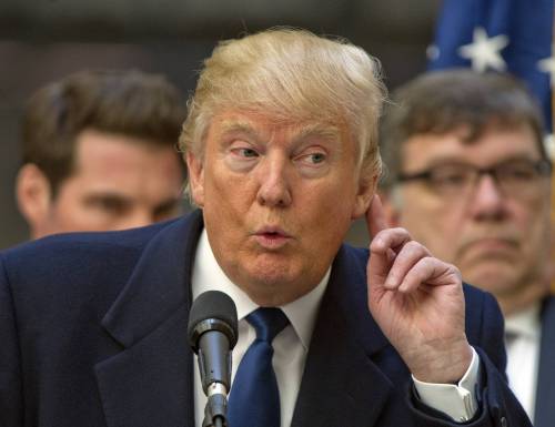 Trump è presidente ma il Newsweek mette Hillary in copertina