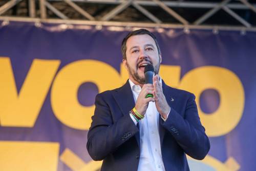 Aborto, Salvini attacca il Papa: "È una civiltà che va a morire"