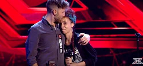 Clamoroso a X Factor: gruppo Daiana Lou si autoelimina. Ed è subito polemica
