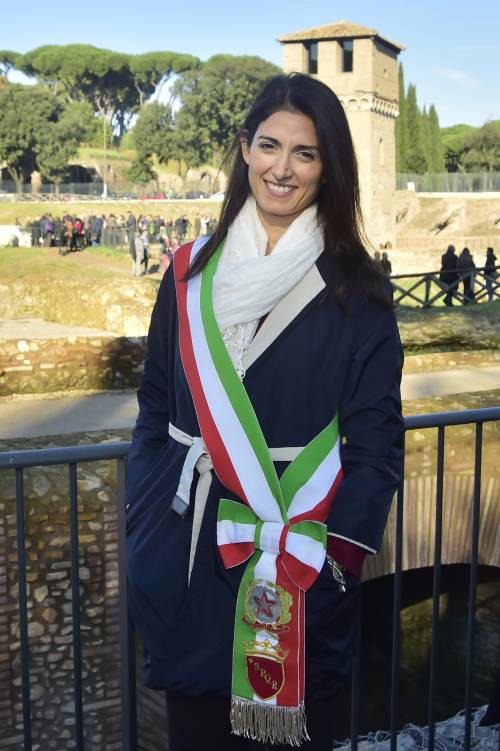 La Raggi fa cassa con le multe: "Vuole 21 milioni di euro"