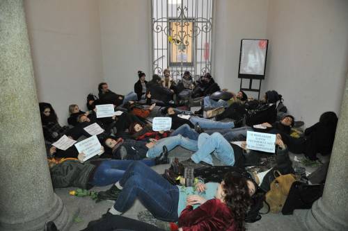 Le madri sgomberano il liceo occupato dai loro figli