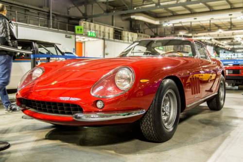 Nove milioni di euro per 8 supercar, la Ferrari 275 GTB /6C Alloy regina dell'asta RM Sotheby's