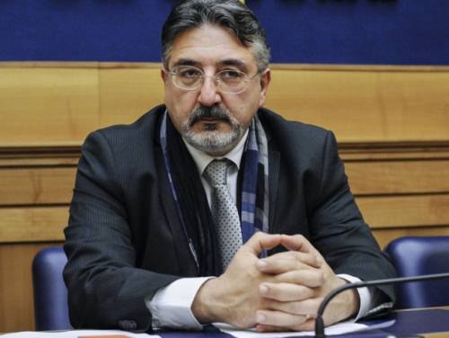 Referendum, il senatore: "State attenti alle bombe"
