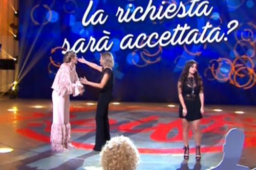 Selfie, scontro tra Paola Caruso e Alessia Macari. Ma ecco cosa c'è dietro