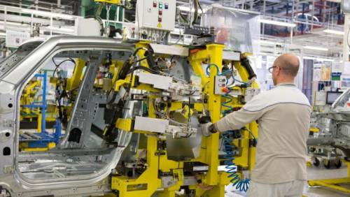 Industria, a novembre cala la produzione