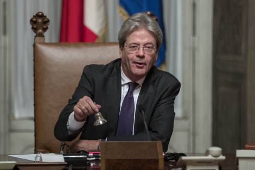 Gentiloni il diplomatico cambia verso e ricuce con sindaci e governatori