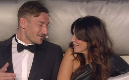House Party, la Ferilli ricorda il suo spogliarello per la Roma. La risposta di Totti è piccante