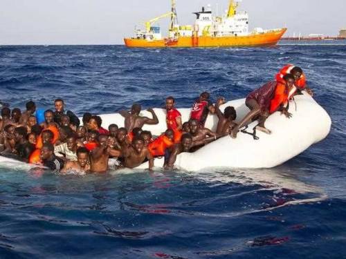 L'Europa smaschera le Ong: "Aiutano scafisti e clandestini"