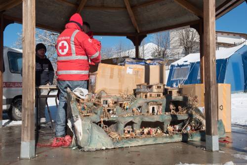 Neve, Salvini attacca il governo: "Italiani al gelo, migranti in hotel"