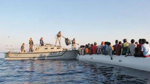 I nuovi alleati esteri di Salvini per respingere i migranti in mare
