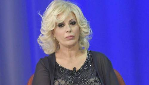 Tina Cipollari Ecco Perche Da Mesi Porto La Parrucca Ilgiornale It Tina Cipollari Ecco Perche Da Mesi Porto La Parrucca Ilgiornale It