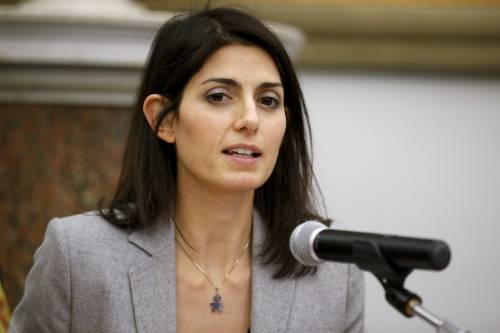 Lieve malore per Raggi: ricoverata in ospedale