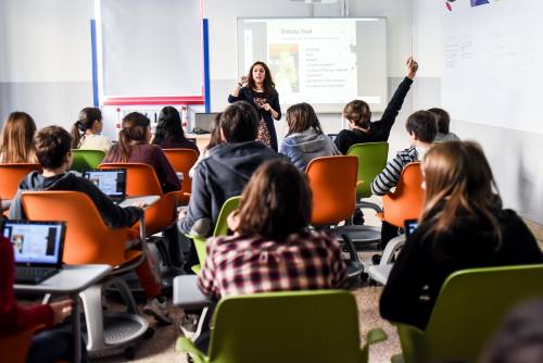 Poveri ragazzi con i professori ignoranti