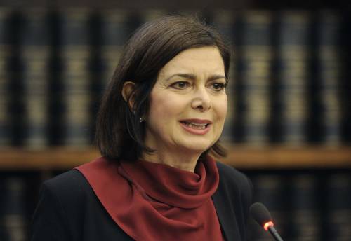 La Boldrini contro Facebook: "Chiuda le pagine che inneggiano al fascismo"