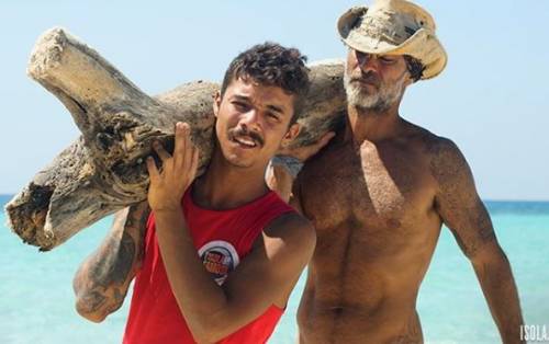 "Moreno denunciato per molestie. Sesso in cambio di lavoro"