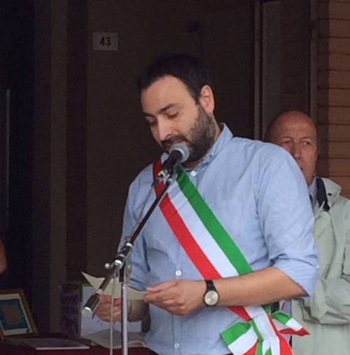 La laurea gratis agli immigrati? "Io do i soldi solo agli italiani"