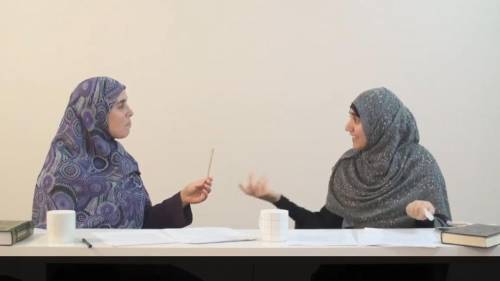 "Le botte? Una benedizione". Le islamiche spiegano come va pestata una moglie