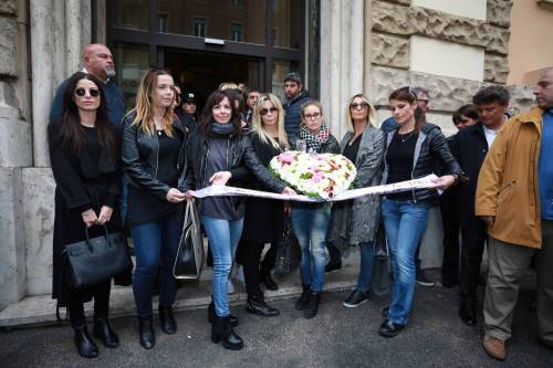 Boncompagni, l'ultimo saluto di amici e colleghi nella camera ardente alla Rai