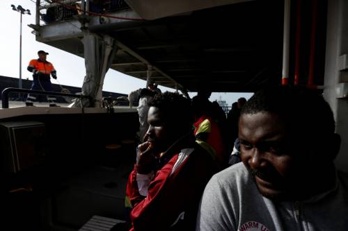 In manette il parroco: soldi per l'assistenza spirituale dei migranti