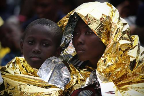 Ius soli, è sostituzione etnica: subito 800mila nuovi "italiani"