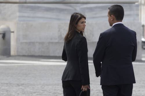 Beppe vuol scaricare la Raggi e punta sullo scontento in rete