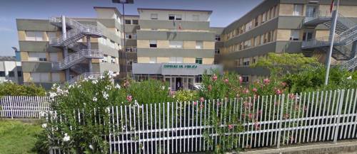 Teramo, dottoressa uccisa a coltellate davanti all'ospedale: aveva denunciato uno stalker