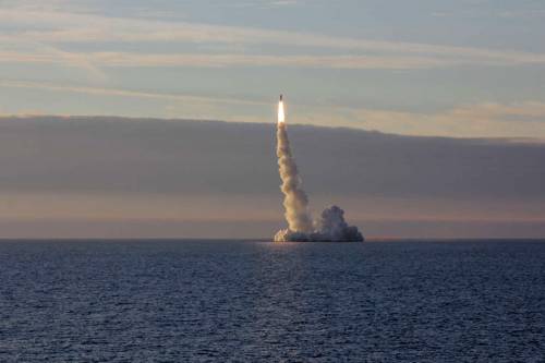 Russia, dopo 13 anni di test entra in servizio il missile balistico Bulava