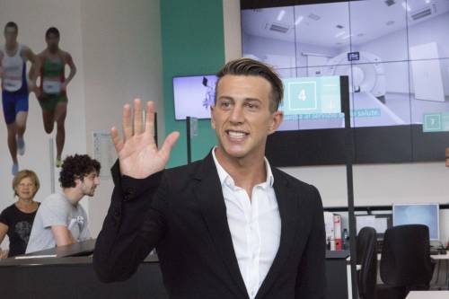 Bernardeschi allo J-Medical. La Juve in coro: "Piacere di conoscerti"