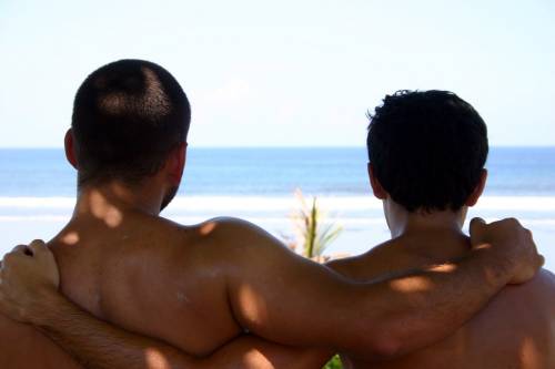 Secondo l'Ue non si possono discriminare coniugi omosessuali