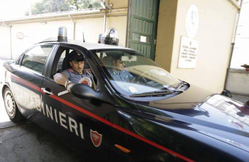 Si masturba di fronte all'asilo. Immigrato morde carabiniere