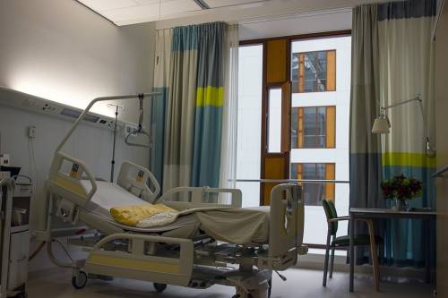 Figlia in ospedale con islamica: il papà deve uscire dalla stanza