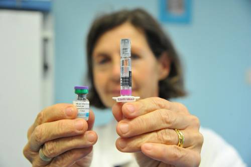 "Dai migranti rischio contagio, vaccinare i bimbi in stanze diverse"