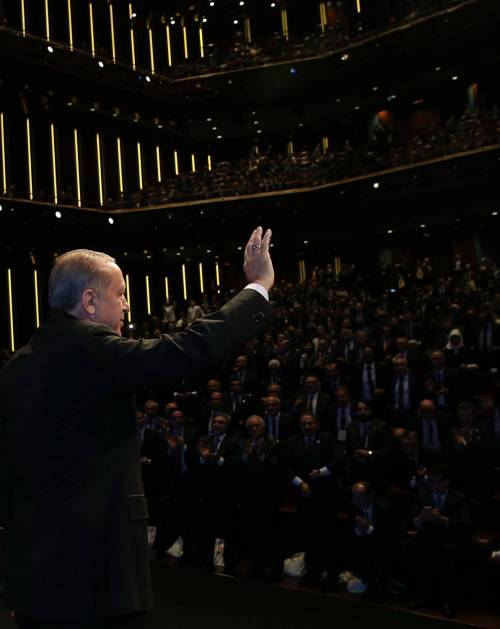 Erdoğan minaccia di epurare anche i sindaci dell'opposizione