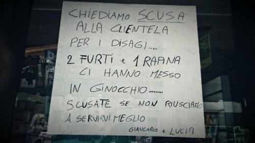 Asti, il cartello in tabaccheria: "Tre rapine, in ginocchio"