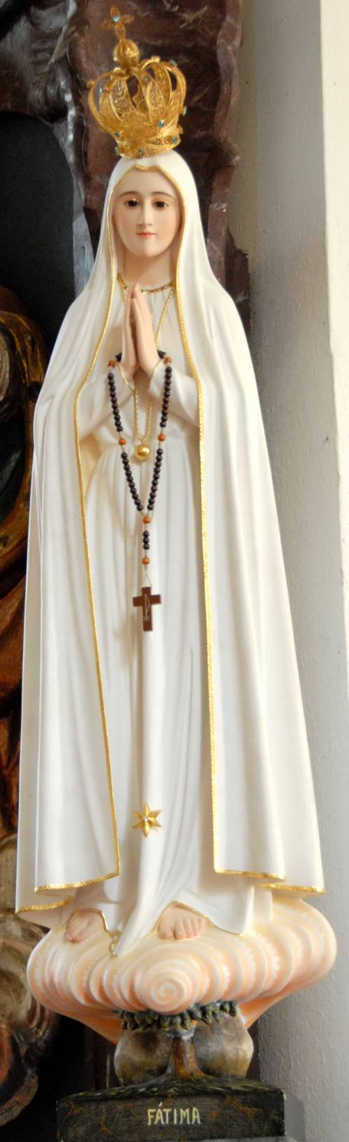 Portogallo, profanata la Madonna di Fatima