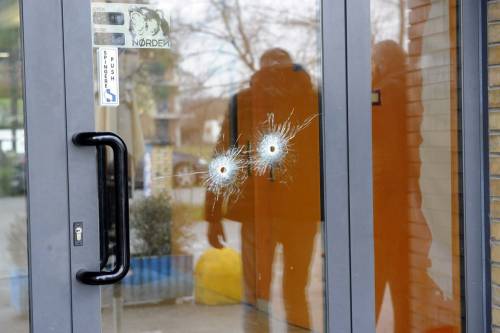 La città è spaccata. I feriti: "Nessuno ci ha aiutati"