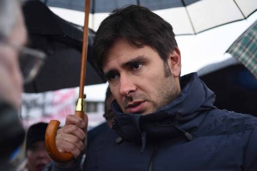 Di Battista a testa bassa contro le scuole private