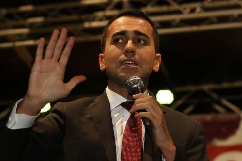 Di Maio: "Disponibili a confronto, non vogliamo poltrone"