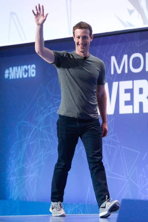 Facebook, Zuckerberg snobba la commissione britannica