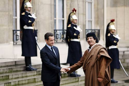 Francia, Sarkozy in stato di fermo per finanziamento illecito dalla Libia