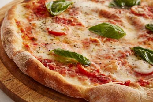 Allarme bambini obesi. Così la Gran Bretagna "restringe" pizze e torte