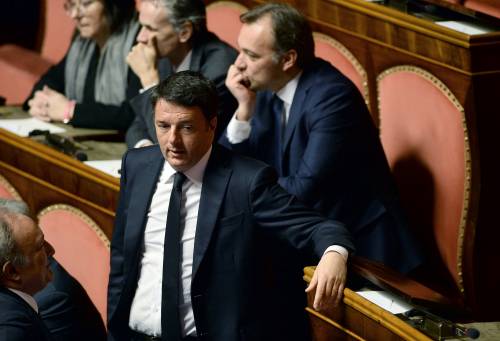 Renzi alla finestra tra tv e conferenze all'estero